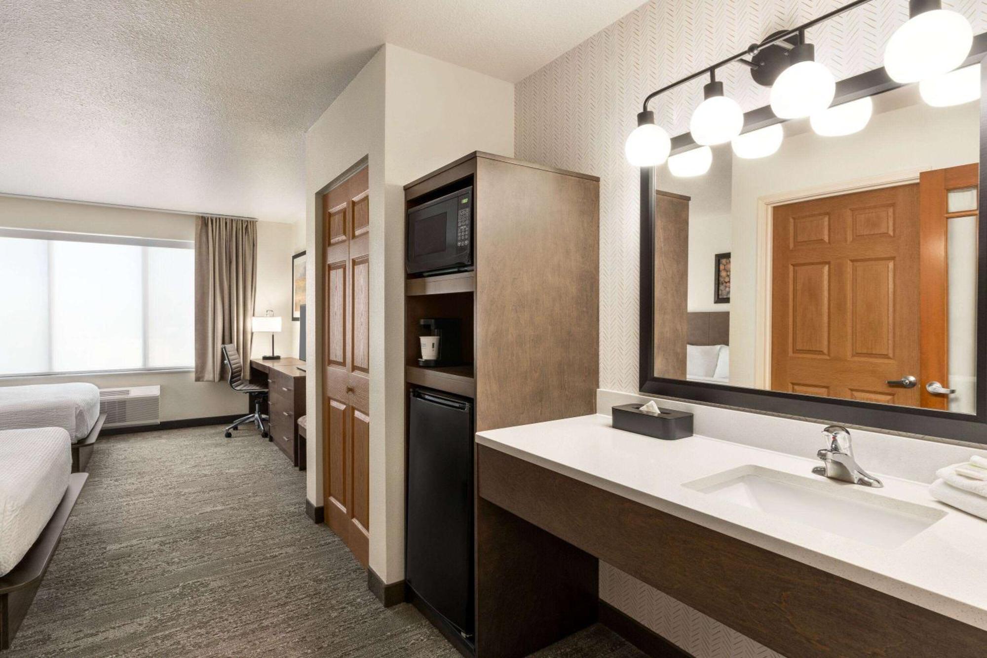 Days & By Wyndham Hotel Bozeman