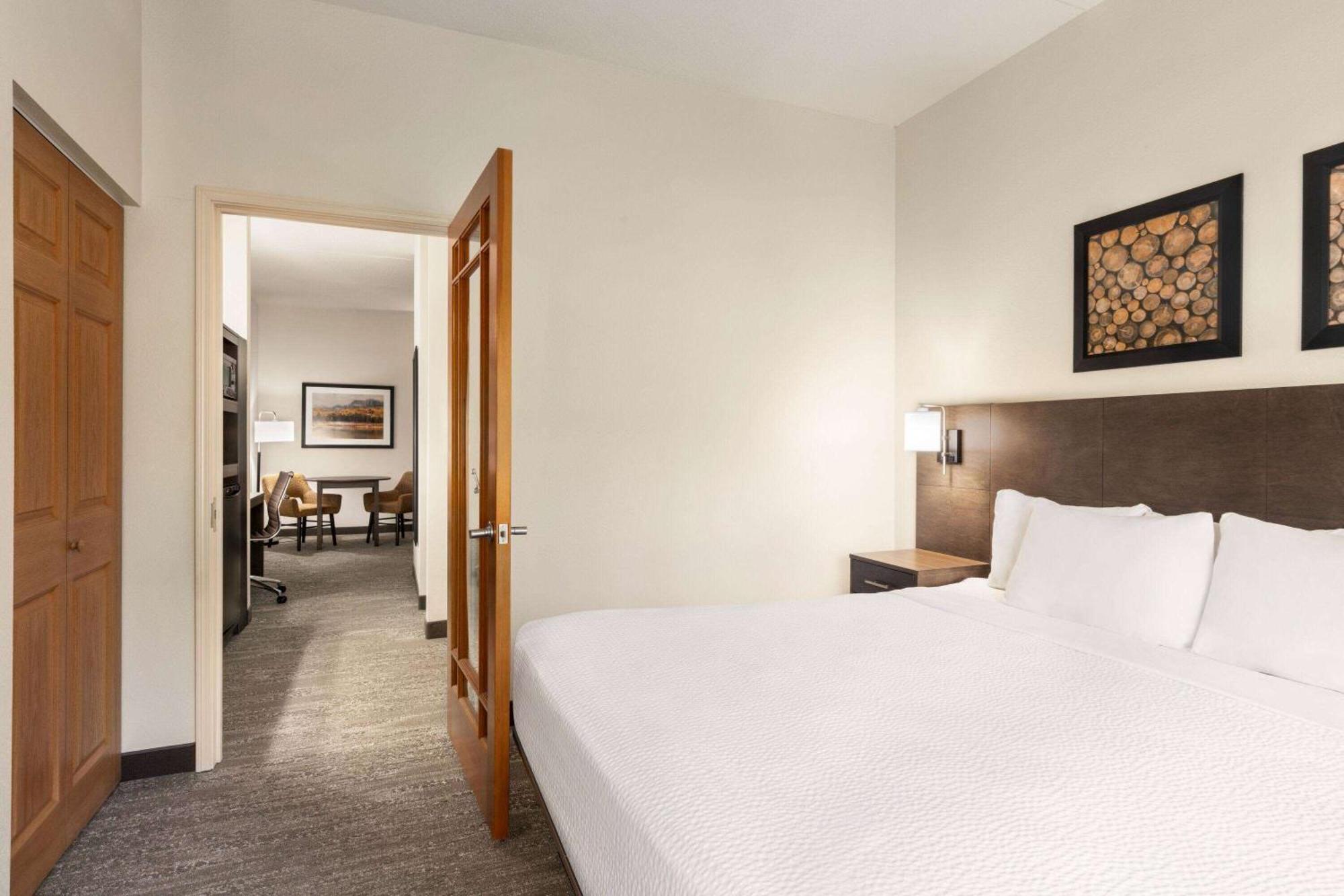 Hotel Days & By Wyndham 3*