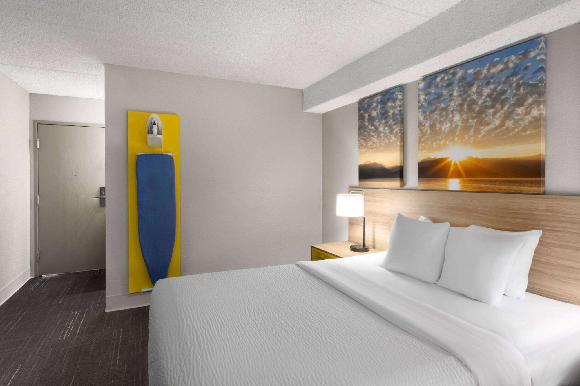 Hotel Days & By Wyndham 3*