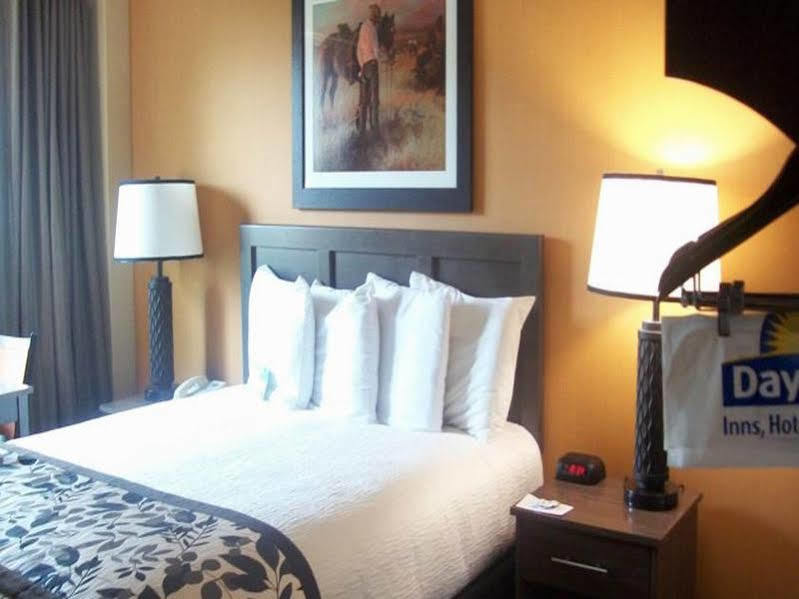 Hotel Days & By Wyndham